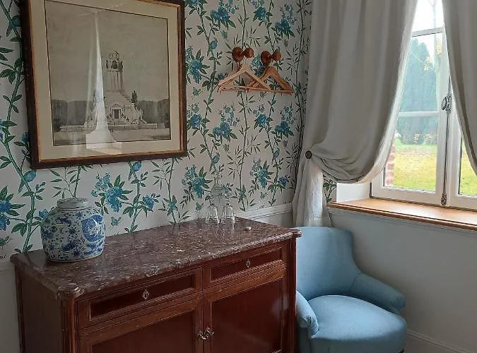 Manoir De Nocleg ze śniadaniem 3*