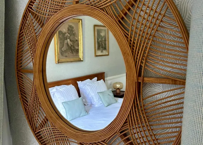 Manoir De Nocleg ze śniadaniem